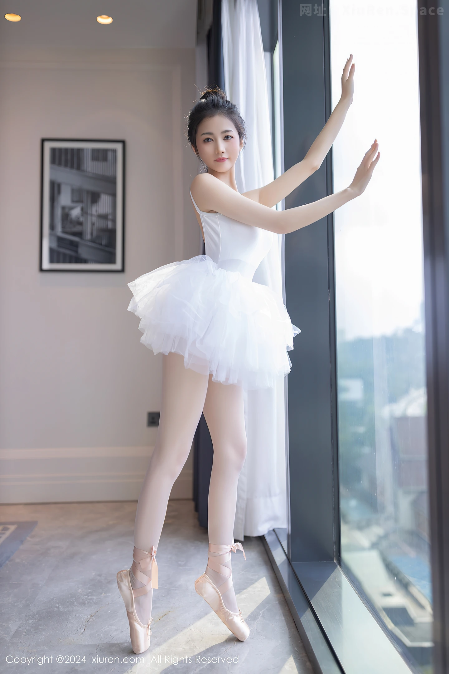 图片[2]-[XiuRen秀人网]VOL.8657 模特鱼尾fish私房性感白色芭蕾短裙配白丝袜秀美腿玉足迷人写真80P-秀人网官方网站